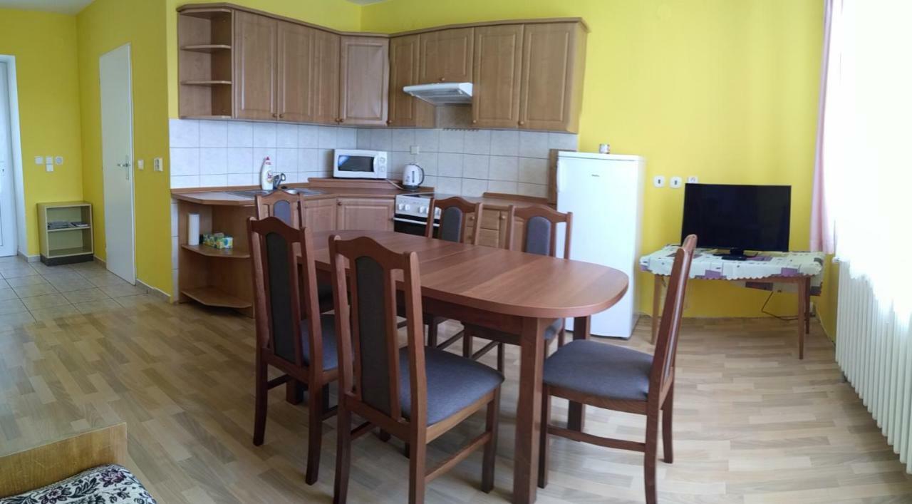 Apartman Utvina Eksteriør billede